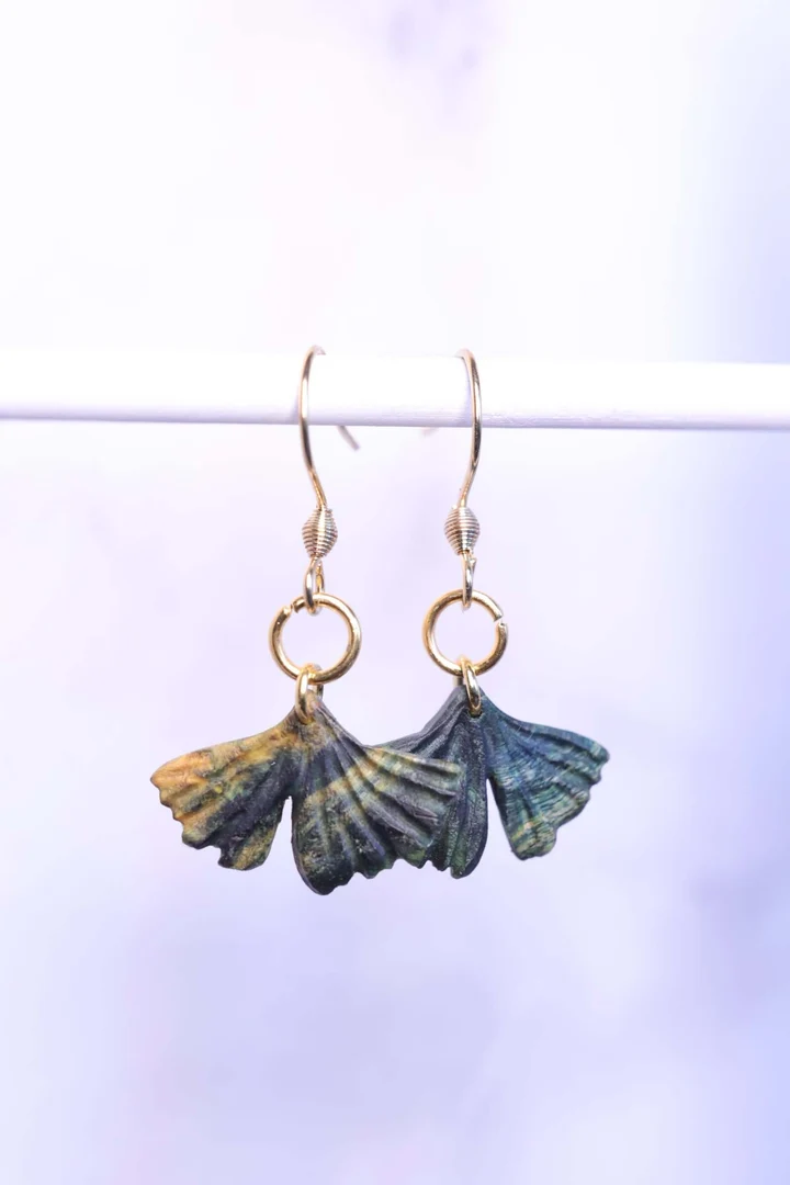 Ginkgo-Ohrringe aus Holz